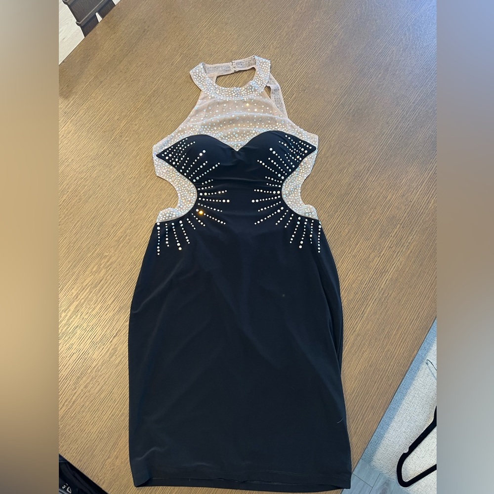Women’s stunning holiday cocktail dress (prom, homecoming, wedding)